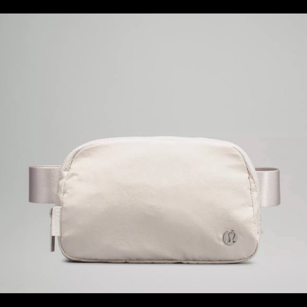 Lululemon everywhere belt bag